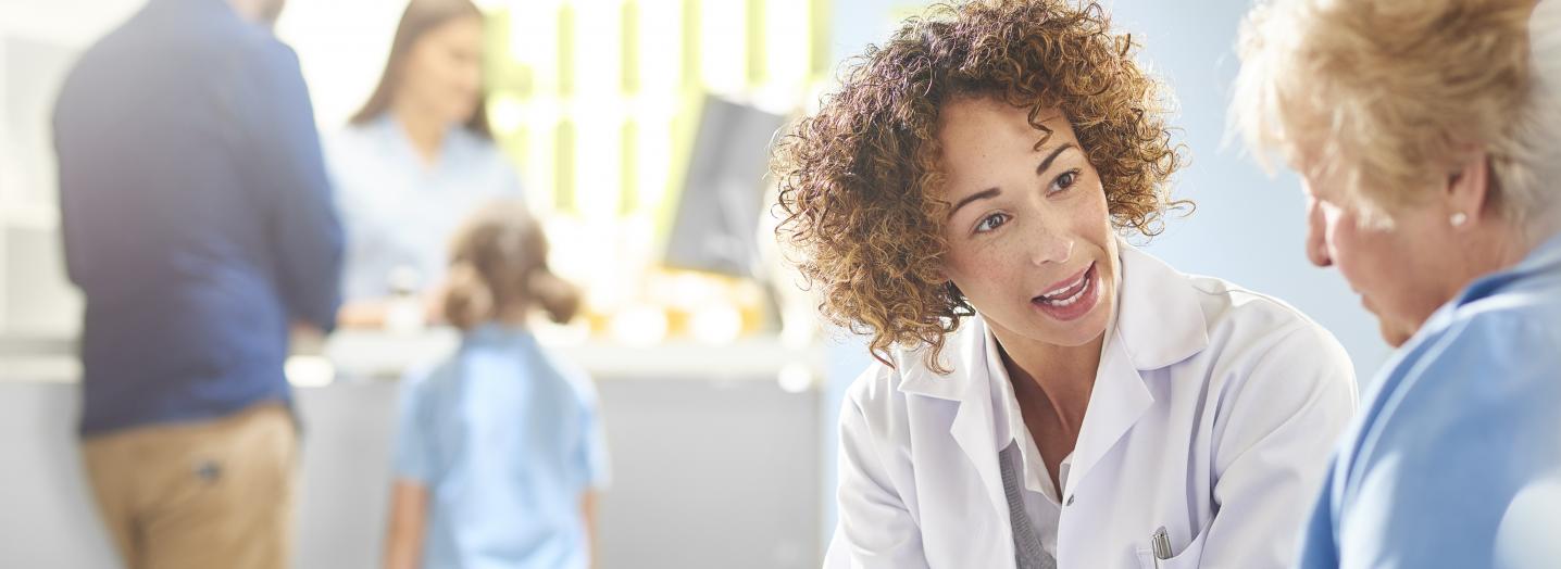 Frau mit Locken, Dietitian